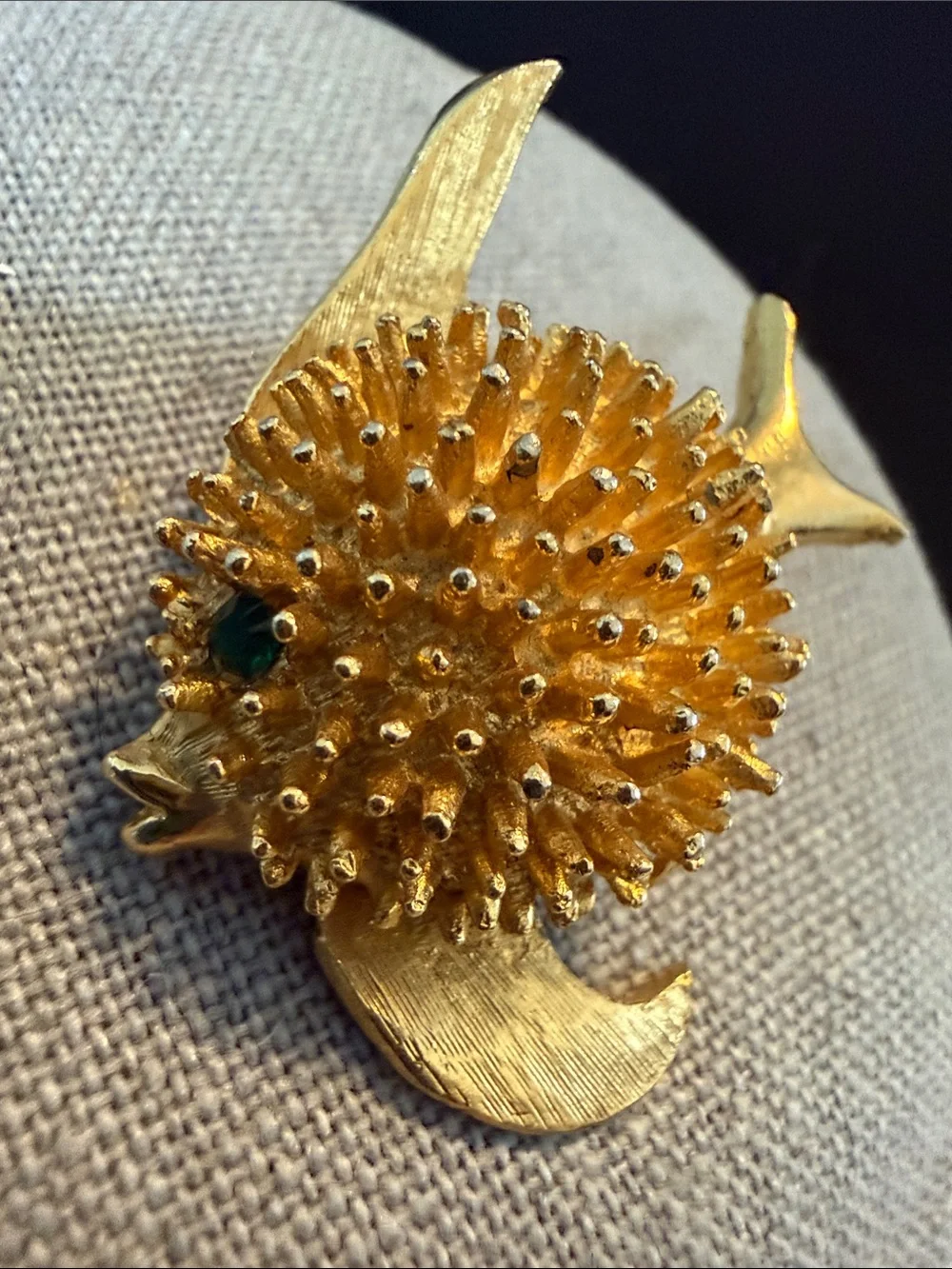 N/A elegant gold